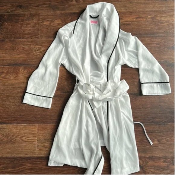 Kate Spade "Mrs" Robe | Kate Spade Bridal Robe | Bride Robe | Bridal | Wedding - Picture 9 of 15